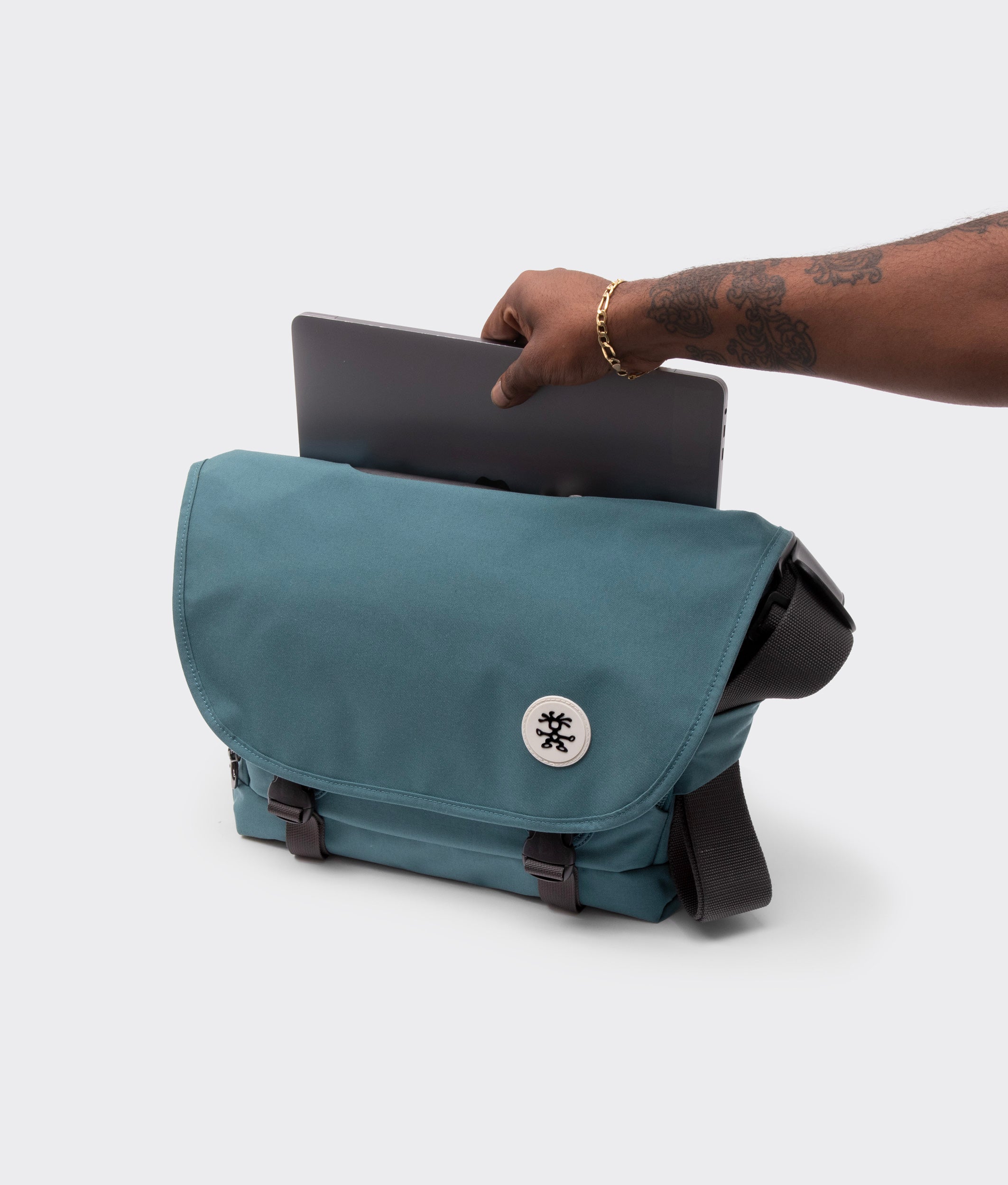 Brace - Messenger & Laptop Bag – Crumpler Australia