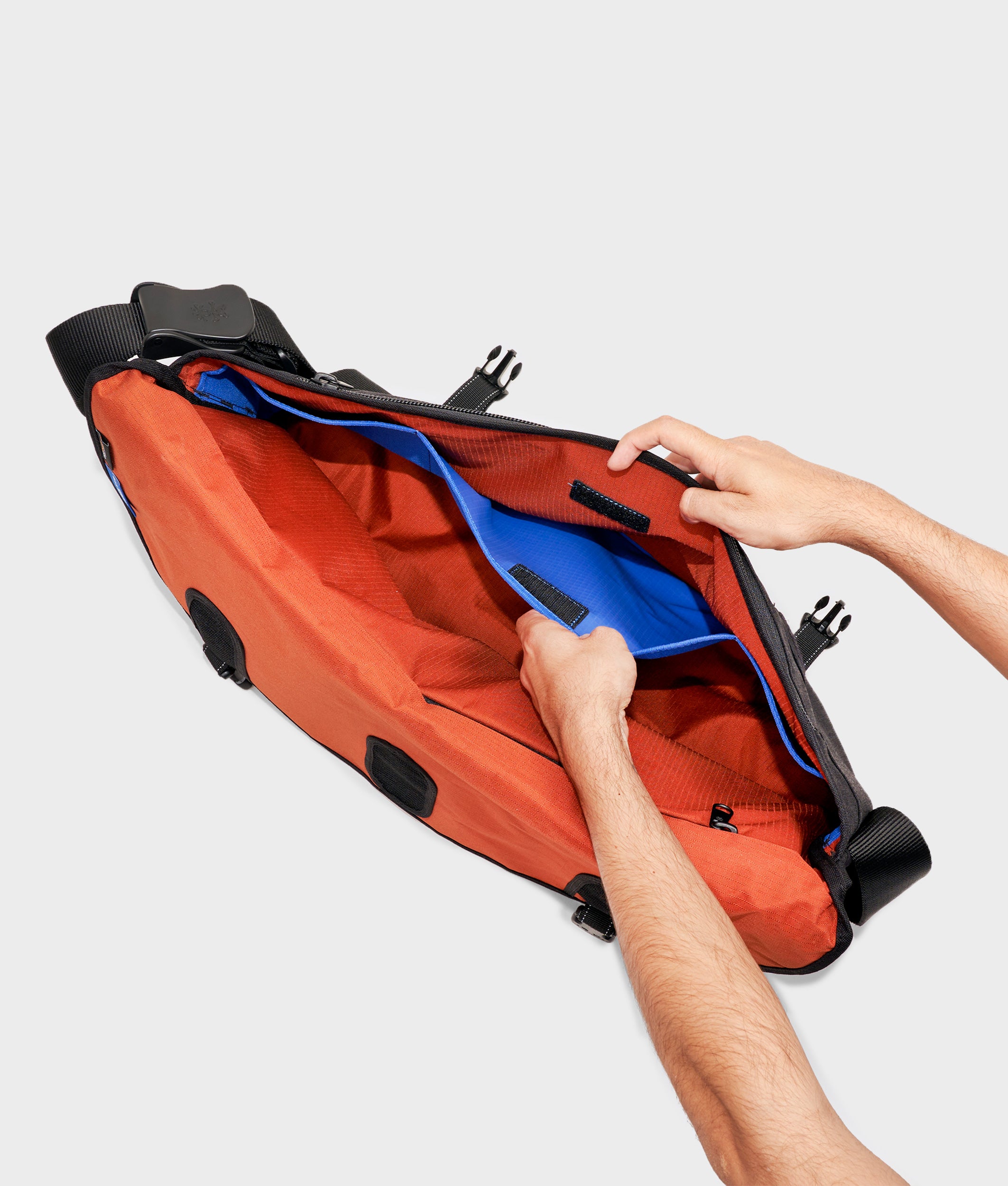 CRUMPLER THE COMPLETE SEED メッセンジャーバッグ Complete Seed - Large Messenger Bag - Crumpler Australia